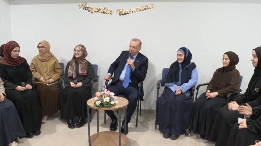 Cumhurbaşkanı Erdoğan üniversite öğrencileri ile bir araya geldi