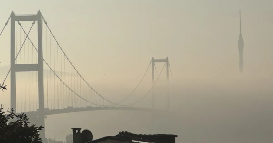 İstanbul yeni güne sisle uyandı. Köprüler kayboldu