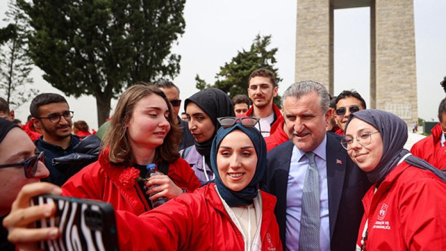 Bakan Bak: 'Kadın sporcularımızla gurur duyuyoruz'