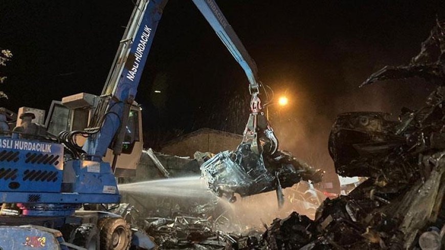 Ankara'da 100 hurda araç alev alev yandı