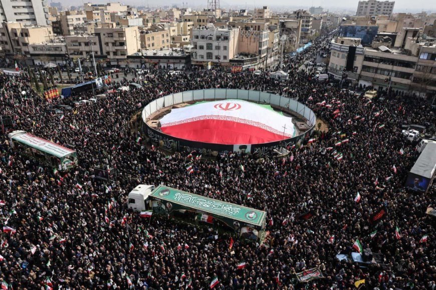 ABD-İsrail saldırılarında ölen İranlı komutanlar için Tahran’da cenaze töreni düzenlendi