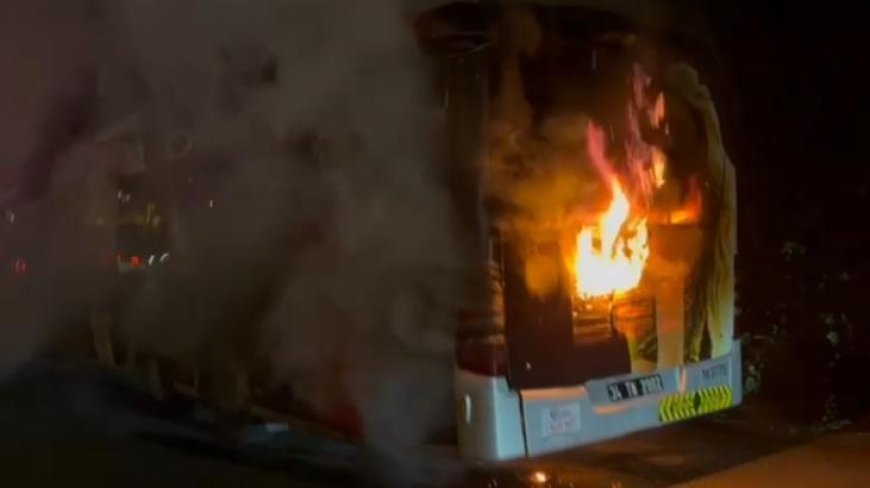 15 Temmuz Şehitler Köprüsü'nde seyir halindeki metrobüs alev alev yandı