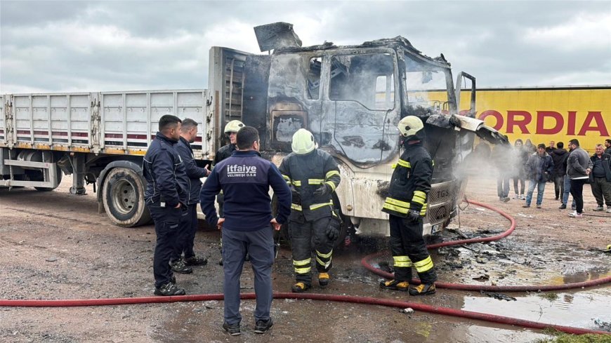 Park halindeki TIR yandı, şoför dumandan etkilendi