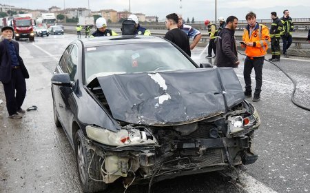 Trafik durdu. TEM Otoyolu'nda 7 araç birbirine girdi