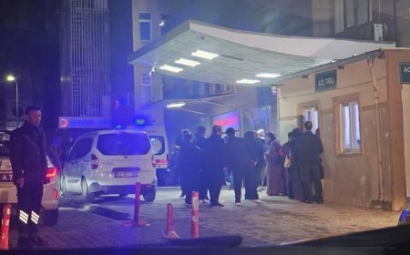 Evinin önünde dehşet! 20 yaşındaki genç boğazından bıçaklanarak öldü