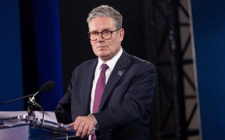 İngiltere'de 'Epstein' depremi! Starmer'a istifa çağrısı geldi