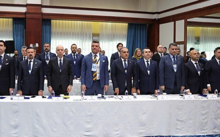 Fenerbahçe Yüksek Divan Kurulu Toplantısı düzenleniyor! Aziz Yıldırım patladı: Bu Sidiki Cherif'i kim aldı?