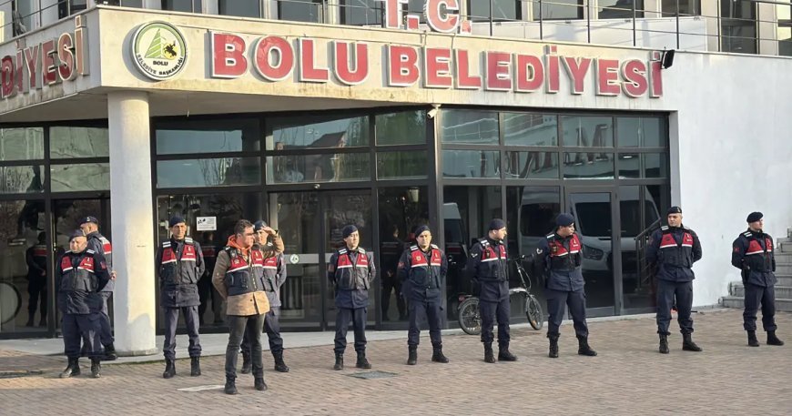 Bolu Belediyesi'nde arama. Bazı evraklara ve dijital materyallere el konuldu