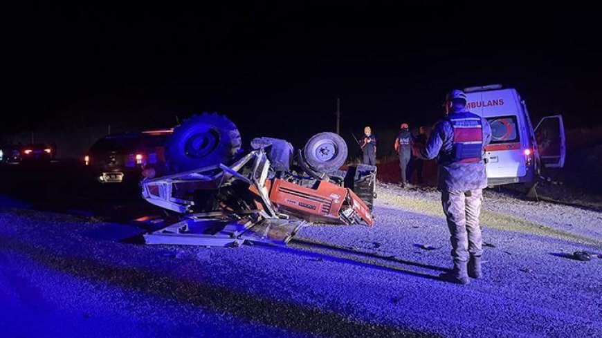 Erzurum'da ambulans ile traktör çarpıştı! Kazada 4 kişi yaralandı