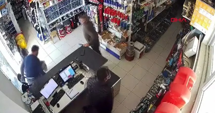 Antalya açıklarında 4.7 büyüklüğünde deprem; Demre'deki sarsıntı anı kamerada