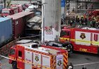 Bangkok’ta yük treni yolcu otobüsüne çarptı! Korkunç görüntüler...