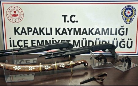 Evinde tarihi kılıç, kama ve tabanca bulunan şüpheli gözaltına alındı