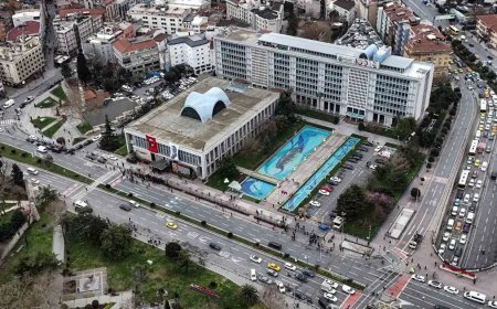 İBB, Üsküdar ve Merkezefendi belediyelerine operasyon: Bir başkan yardımcısı ve çok sayıda kişi gözaltında