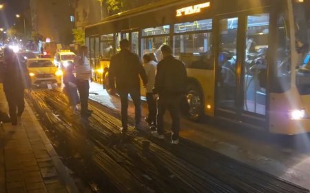 İnşaat demiri İETT otobüsünden içeri girdi. Kadın yolcunun ayağına saplandı