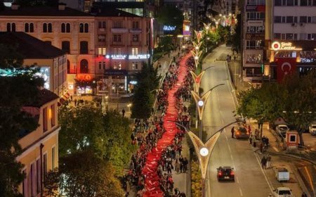 19 Mayıs coşkusu başladı: 1919 metrelik Türk bayrağı taşıdılar