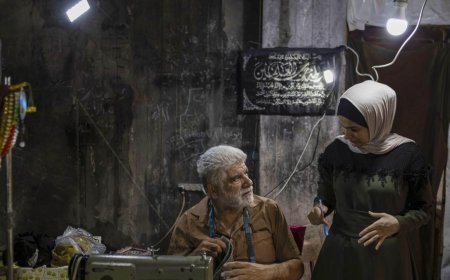Tek geçim kaynağı saldırıda yerle bir oldu! Şimdi evinde üretiyor, kızı sayesinde iletişim kuruyor