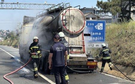 Seyir halinde lastiği patlayan beton yüklü kamyonda yangın