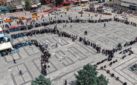 Ücretsiz olduğunu duyan koştu, saatler öncesinden sıraya girdiler