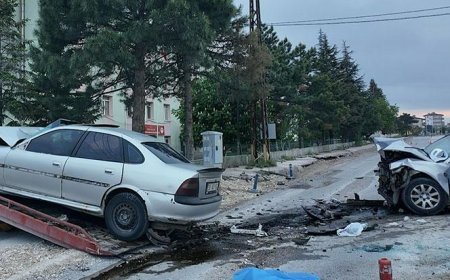 Niğde'de feci kaza! İki otomobil hurdaya döndü: 2 ölü, 2 yaralı