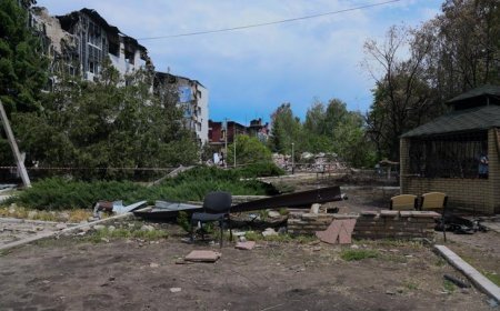 Rusya Luhansk bölgesindeki kolejin enkazını uluslararası basına gösterdi
