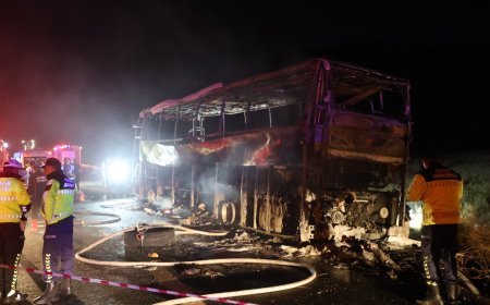 Denizli'de facia. Bariyere çarpıp yanan otobüste biri bebek 8 ölü, 33 yaralı