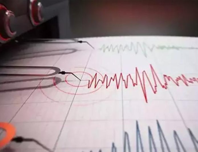 İran Tahran'da 4.6 büyüklüğünde deprem oldu