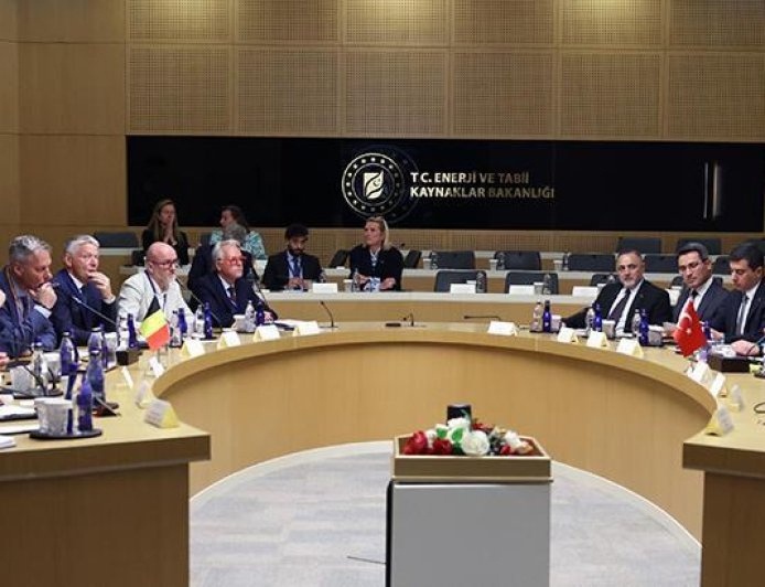 Bakan Bayraktar, Türkiye'nin enerji vizyonunu Belçikalı şirket temsilcileriyle paylaştı