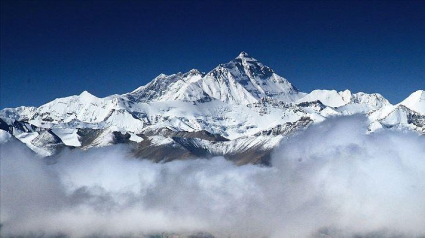 Dünyanın en yüksek dağı Everest'te rekor kırıldı! '2019'dan beri bir ilk'