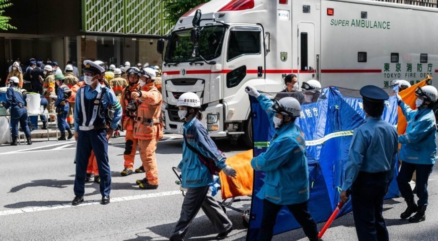 Tokyo’da AVM’de panik! Spreyli saldırıda 19 kişi hastanelik oldu