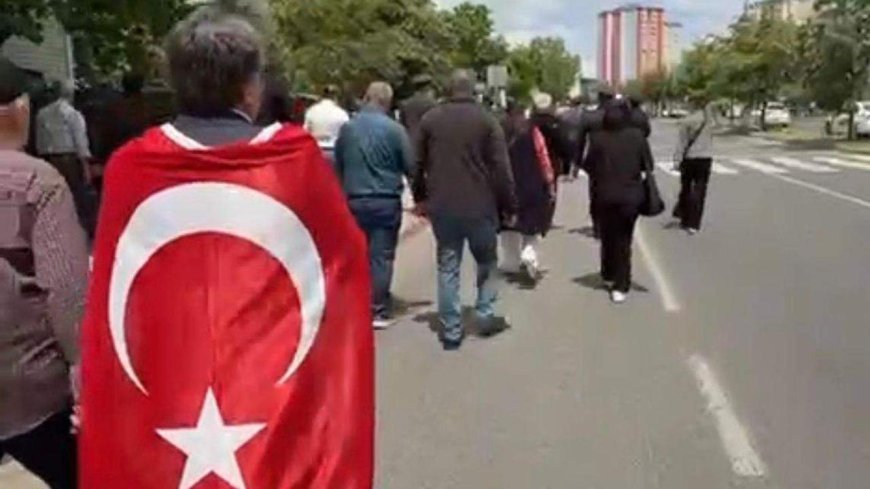 Şehit polisin cenazesinde fenalaşan kişi öldü