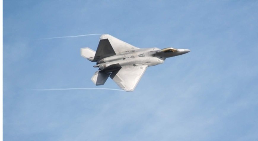 ABD'den Orta Doğu'da 'eşi benzeri görülmemiş' konuşlandırma! F-22'ler sahneye çıktı