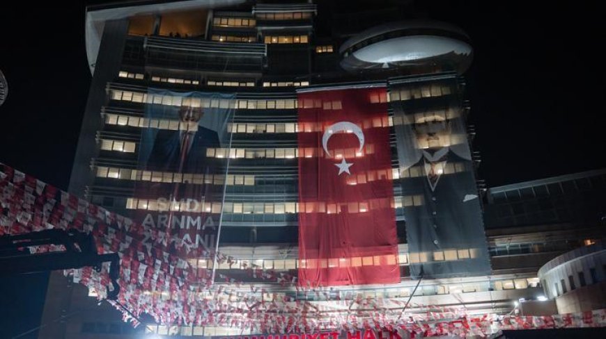 CHP Genel Merkezi'nde Kılıçdaroğlu hazırlığı! Ne açıklayacağı merak ediliyordu… Dikkat çeken poster yerini aldı