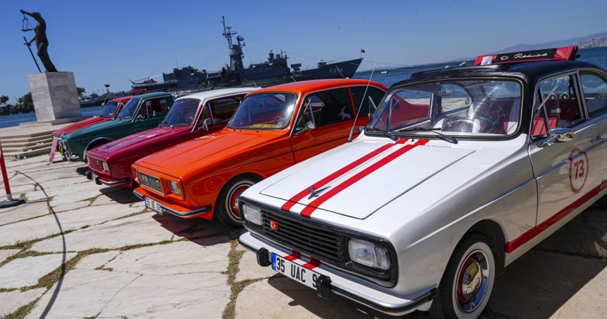 Anadol tutkunları İzmir'de buluştu. 45 araç sergilendi