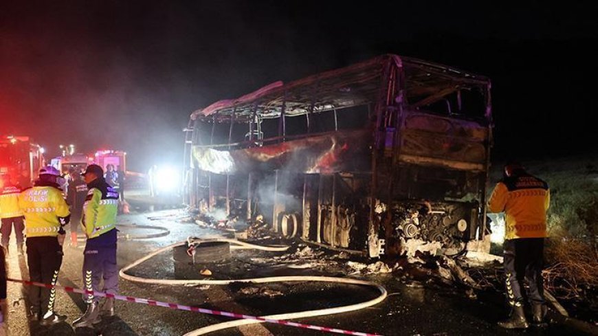 Son dakika: Denizli'de yolcu otobüsü bariyerlere çarparak yandı! 7 kişi öldü, 30 kişi yaralandı