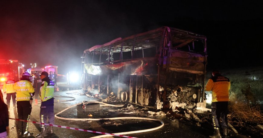 Denizli'de facia. Bariyere çarpıp yanan otobüste biri bebek 8 ölü, 33 yaralı