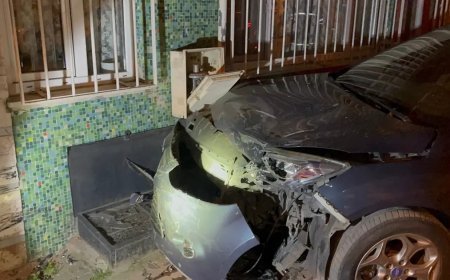 Bursa'da alkollü sürücünün çarptığı araç doğal gaz kutusunu patlattı