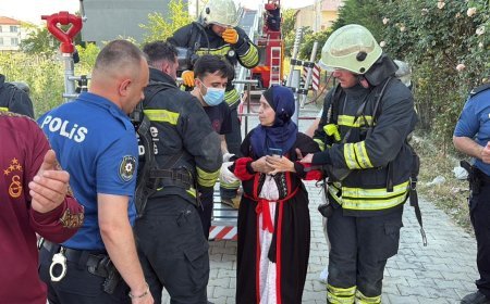 Tekirdağ’da apartman dairesinde yangın; mahsur kalan kadını itfaiye kurtardı