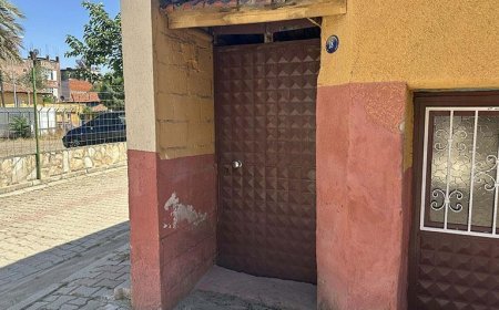 İzmir'de şoke eden olay! Evin kapısına asılan poşetten bebek çıktı
