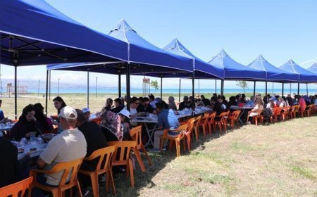 Dünya Kahvaltı Günü Van'da kutlandı! Yüzlerce kişi aynı sofrada buluştu