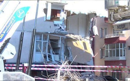 Güngören'de apartman yıkımı kabusa döndü! Bir anda çöktü, 2 bina tahliye edildi