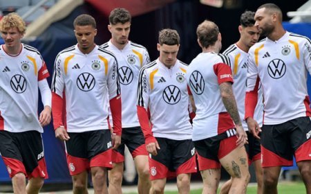 Almanya Milli Futbol Takımı antrenmanına yılan engeli!