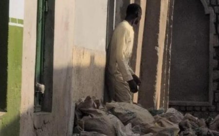 Mahallenin kabusu oldu! Evinden 50 çuval insan dışkısı çıktı: 'Artık dayanamıyoruz'