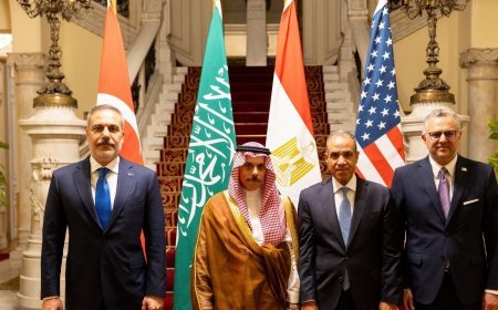 Dışişleri Bakanı Hakan Fidan, Kahire'de düzenlenen Libya dahil bölgesel konuların ele alındığı toplantıya katıldı