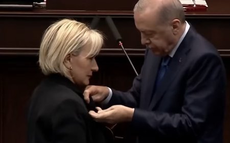 CHP'den istifa eden Nimet Özdemir AK Parti'ye katıldı