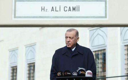 Cumhurbaşkanı Erdoğan, cuma namazını Hz. Ali Camisi'nde kıldı