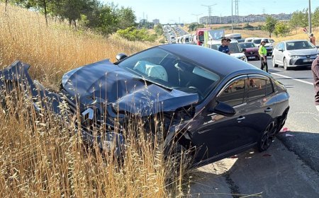 Çorlu'da iki otomobilin karıştığı kazada; 2 yaralı