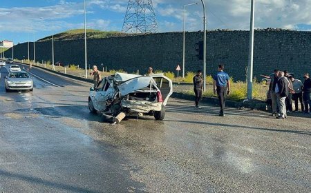 Ağrı'da feci kaza! Freni patlayan kamyonet araca çarptı: 2 yaralı