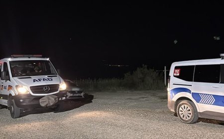 Burdur Gölü'nde kanoyla açıldıktan sonra kendilerinden haber alınamayan 2 kişi aranıyor