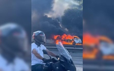 Avcılar'da korku dolu anlar! Otoyolda yanan otomobil kullanılamaz hale geldi
