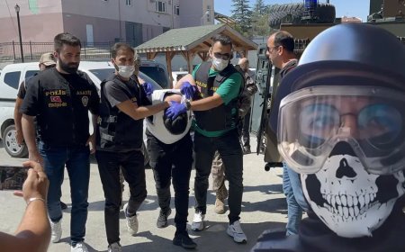 Kar maskesi takıp 5 kişiyi bıçaklamıştı. Cezaevinde intihar etti